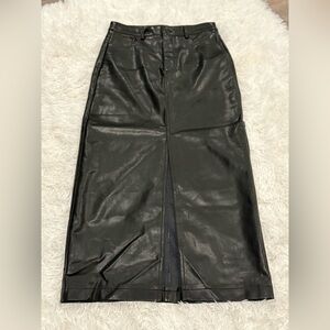 Sleek Black Faux Leather Pencil Skirt